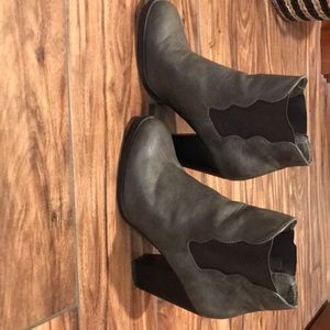 Betsey johnson booties